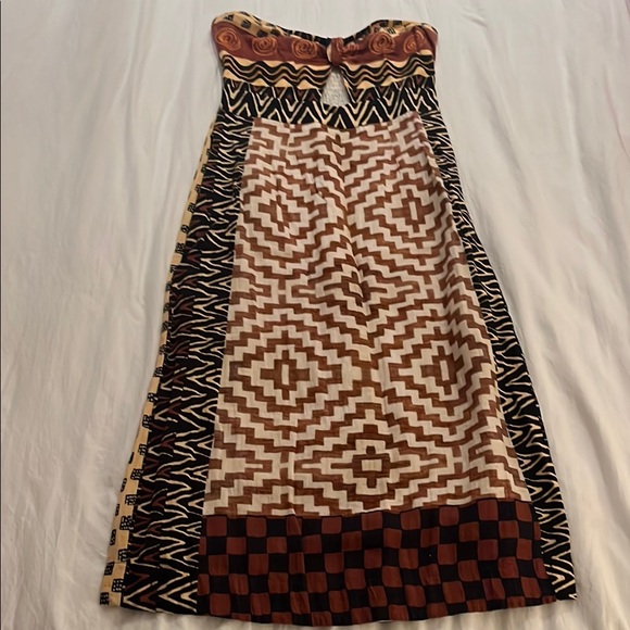 Geometric Strapless Midi Dress - Picture 5 of 6